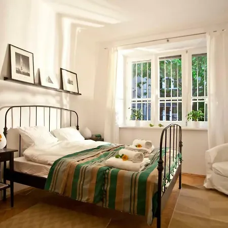 Apartment Spacious And Modern Place
