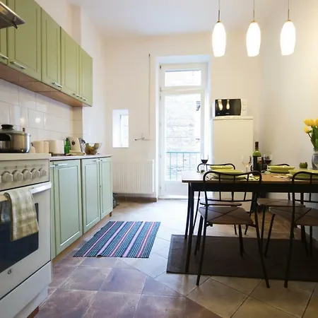 Spacious And Modern Place Apartment *