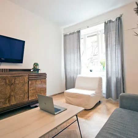 Apartment Spacious And Modern Place