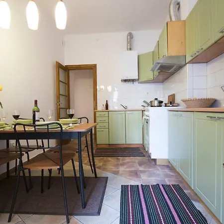 Spacious And Modern Place