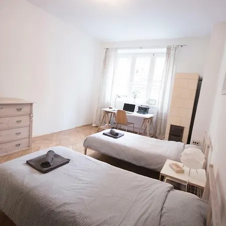 Spacious And Modern Place Apartment